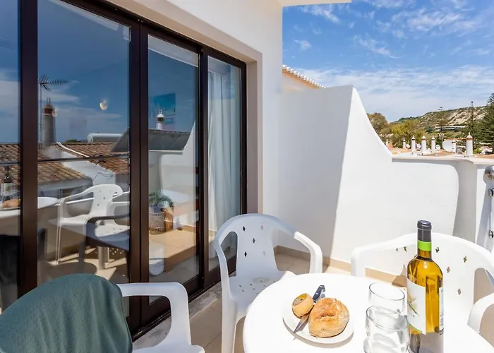 Daire Mariners - Bright And Stylish